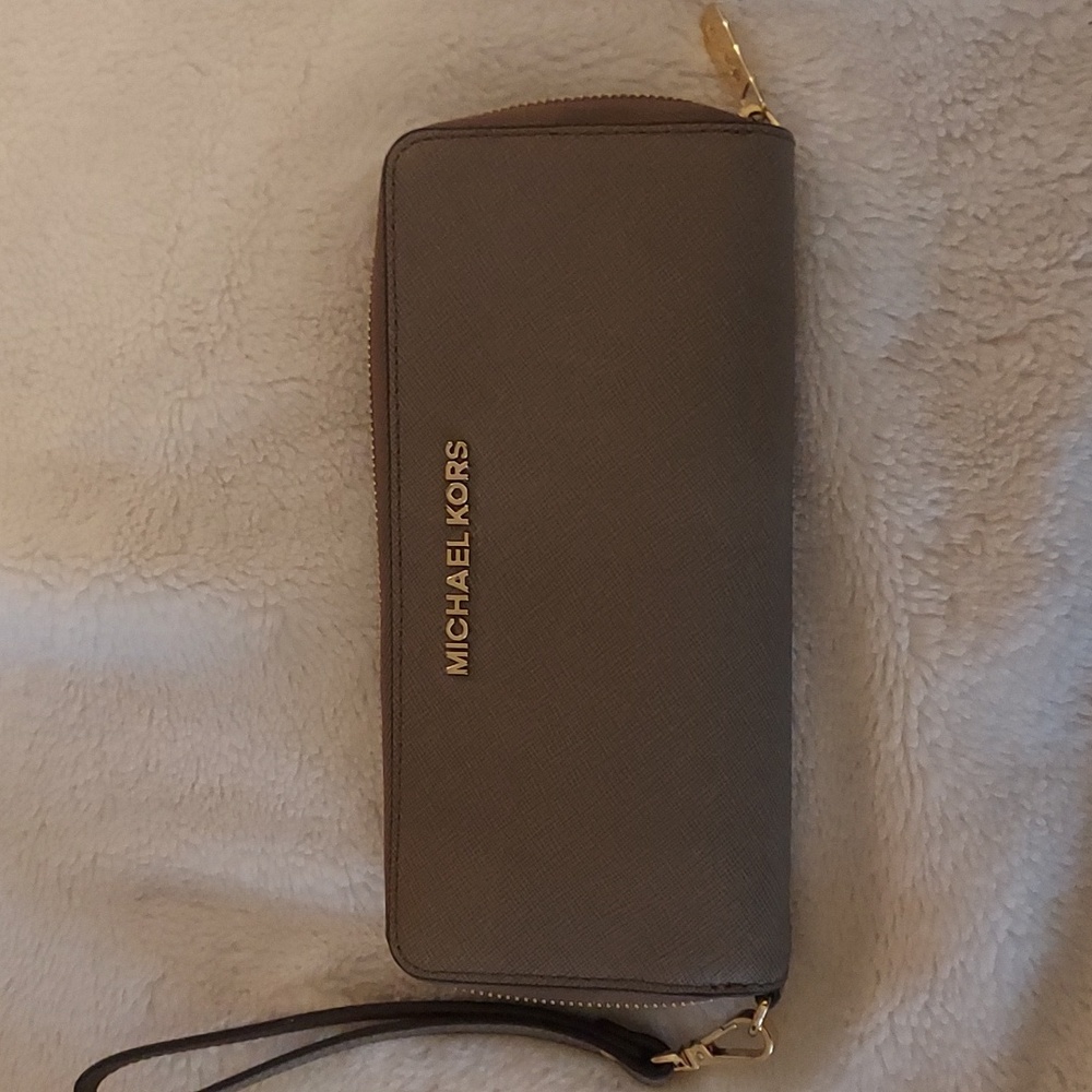 Michael Kors wristlet